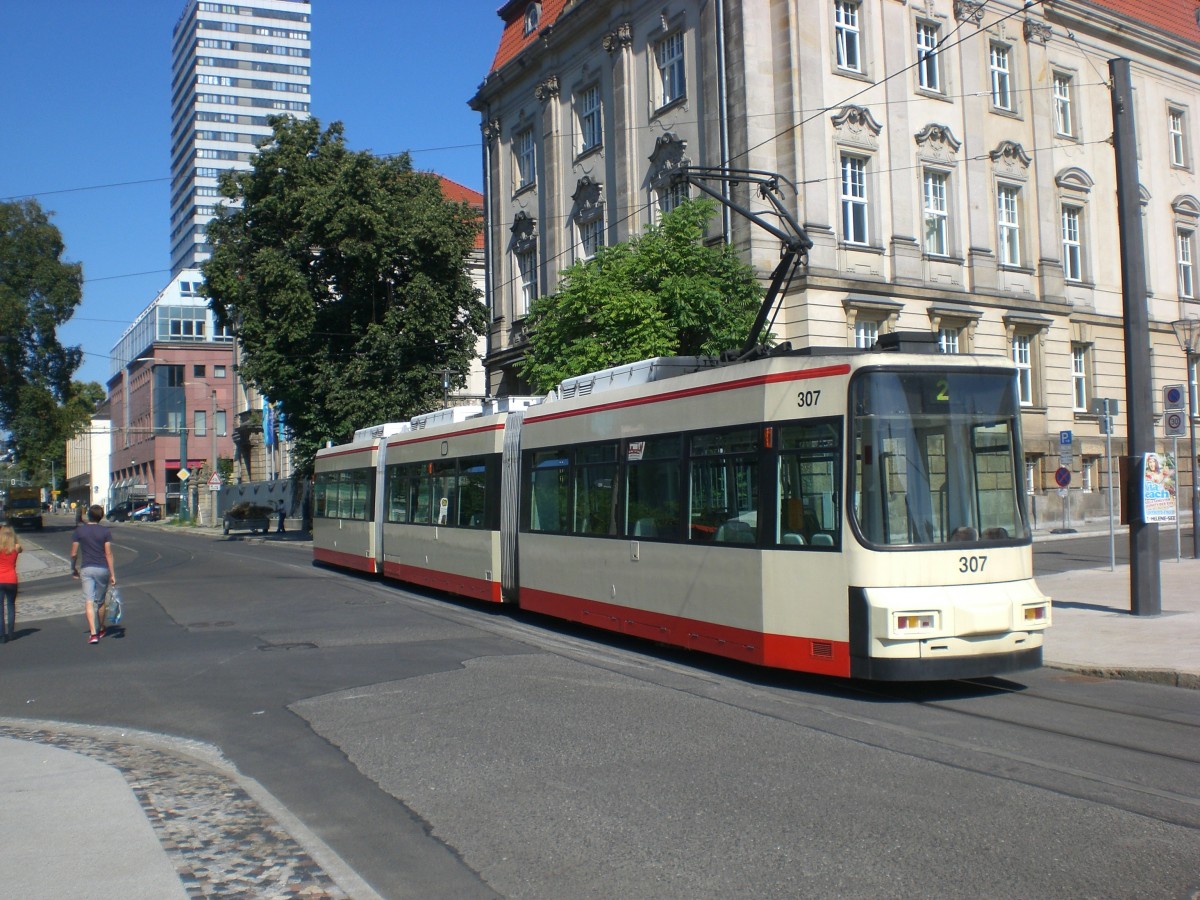 Frankfurt(Oder): Straßenbahnlinie 3 nach Messegelände an der Haltestelle Europa-Universität.(6.7.2011) 
