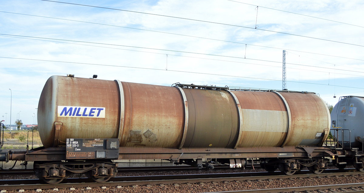 Französischer Kesselwagen vom Einsteller MILLET mit der Nr. 33 RIV 87 F-MISA 7836 325-3 Zans am 11.09.18 Bf. Flughafen Berlin-Schönefeld.
