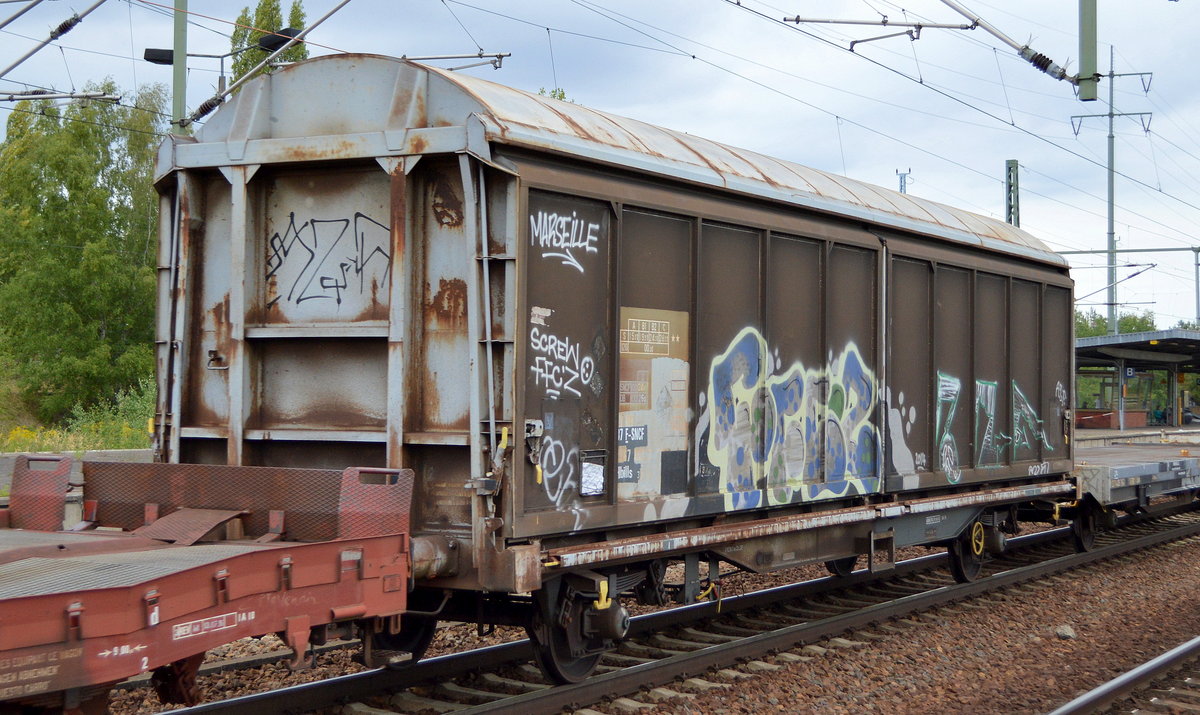 Französischer zweiachsiger, großräumiger Schiebewandwagen mit veralteter Nr. 21 RIV 87 F-SNCF 2267  687-2? Hbills 3 wohl im Einsatz für die französischen Streitkräfte am 20.08.18 Bf. Flughafen Berlin-Schönefeld.