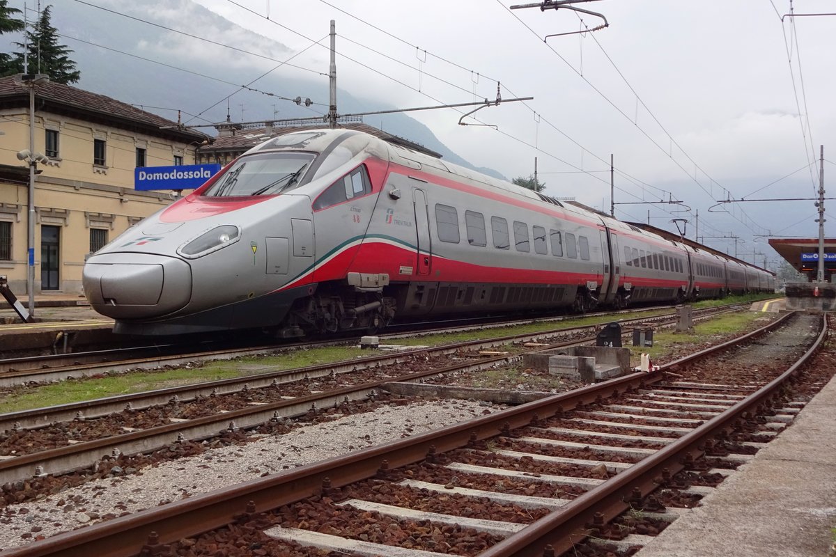 Frecciargento ETR 610-008 steht am 27 Mai 2019 in Domodossola.