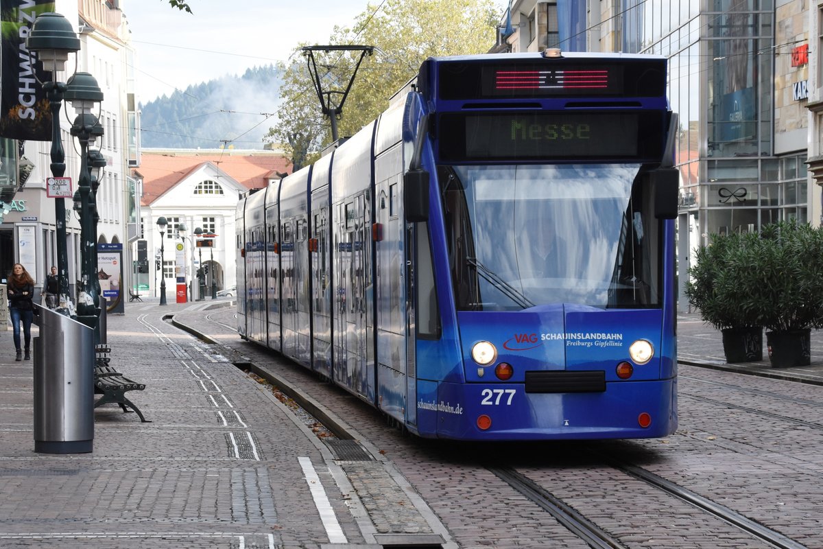 FREIBURG im Breisgau, 20.10.2019, Zug Nr. 277 als Tram4 zur Messe auf der Kaiser-Joseph-Straße zwischen den Haltestellen Europaplatz und Bertoldsbrunnen