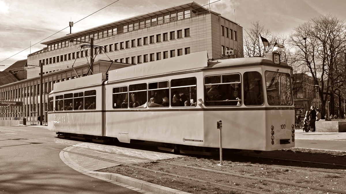 Freiburg im Breisgau - Oldtimer Tram Nr. 100 - Aufgenommen am 16.03.2019