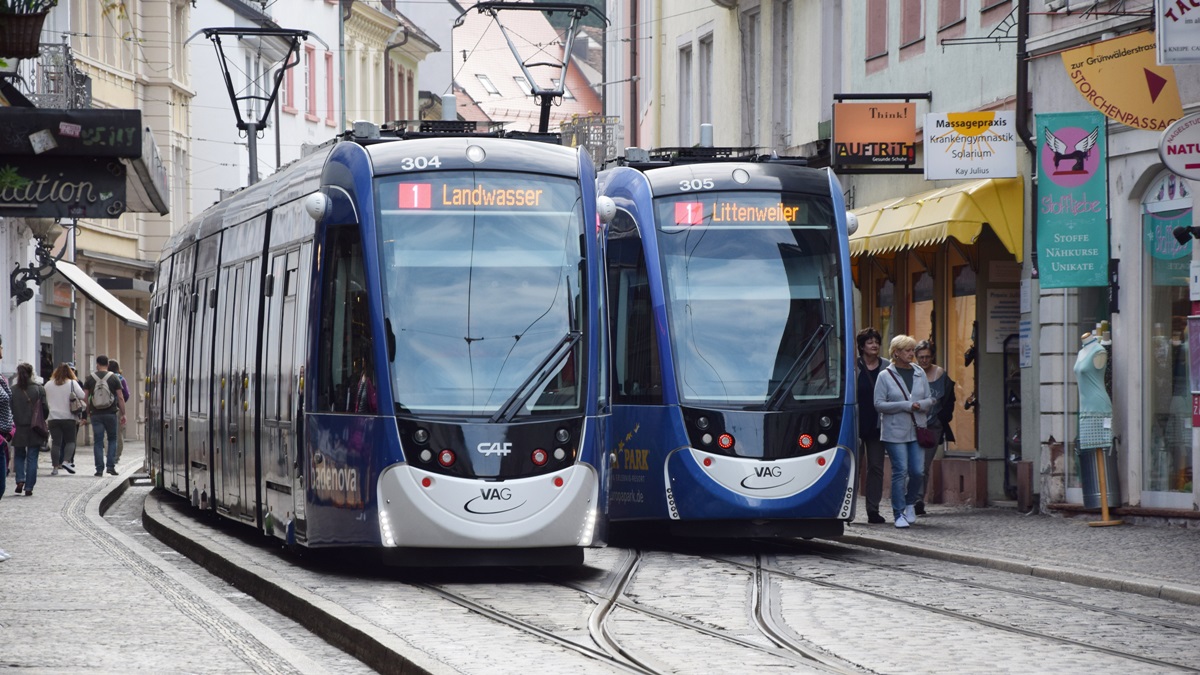 Freiburg im Breisgau - Straßenbahn CAF Urbos 304 und 305 - Aufgenommen am 01.09.2018