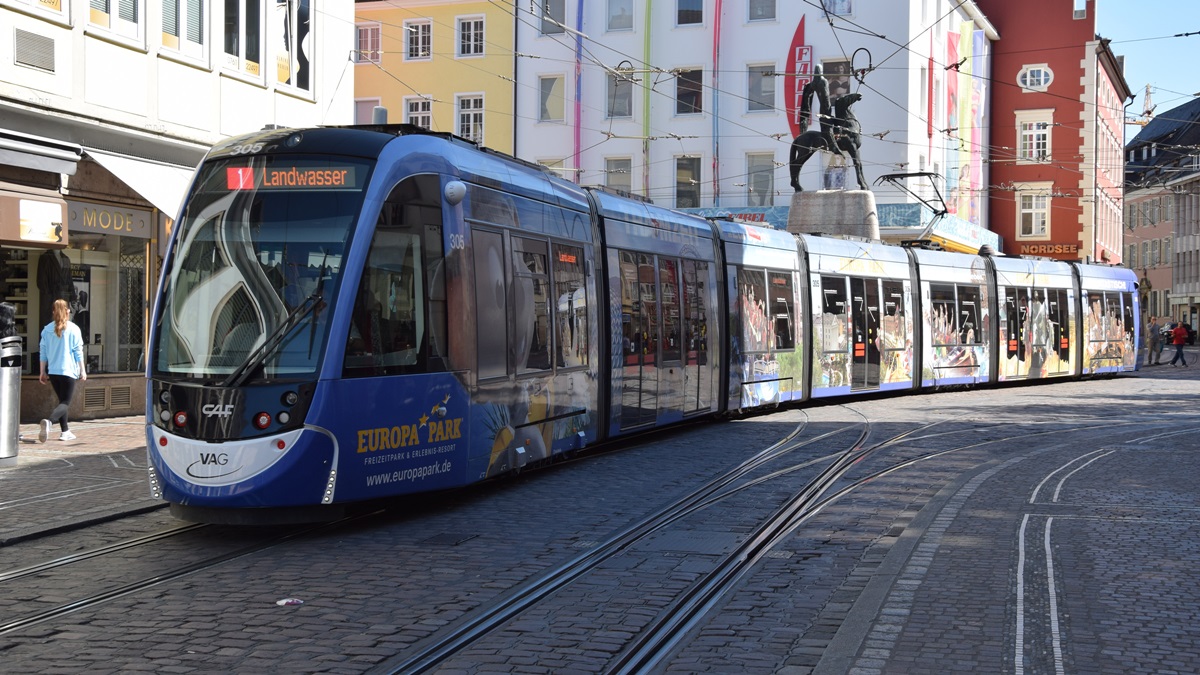 Freiburg im Breisgau - Straßenbahn CAF Urbos 305 - Aufgenommen am 09.09.2018