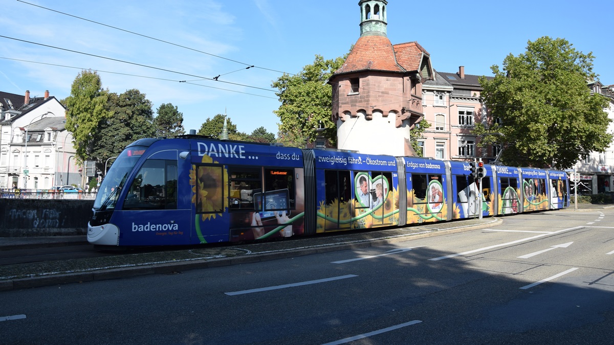 Freiburg im Breisgau - Straßenbahn CAF Urbos 304 - Aufgenommen am 15.09.2018 