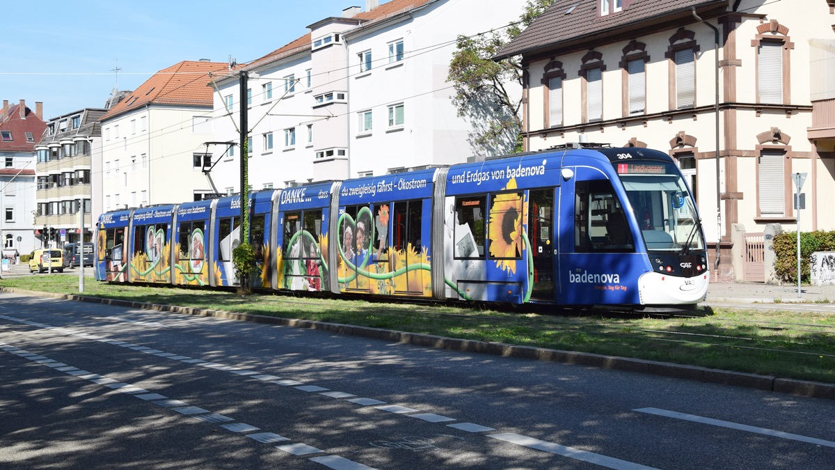 Freiburg im Breisgau - Straßenbahn CAF Urbos 304 - Aufgenommen am 15.09.2018