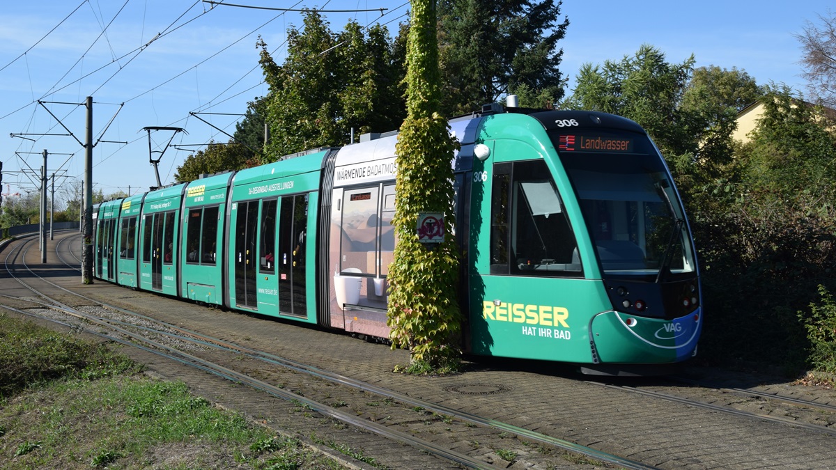 Freiburg im Breisgau - Straßenbahn CAF Urbos 306 - Aufgenommen am 15.09.2018