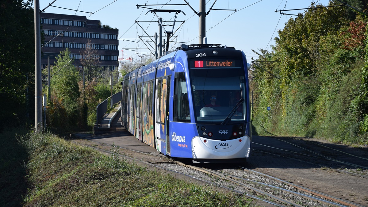 Freiburg im Breisgau - Straßenbahn CAF Urbos 304 - Aufgenommen am 15.09.2018