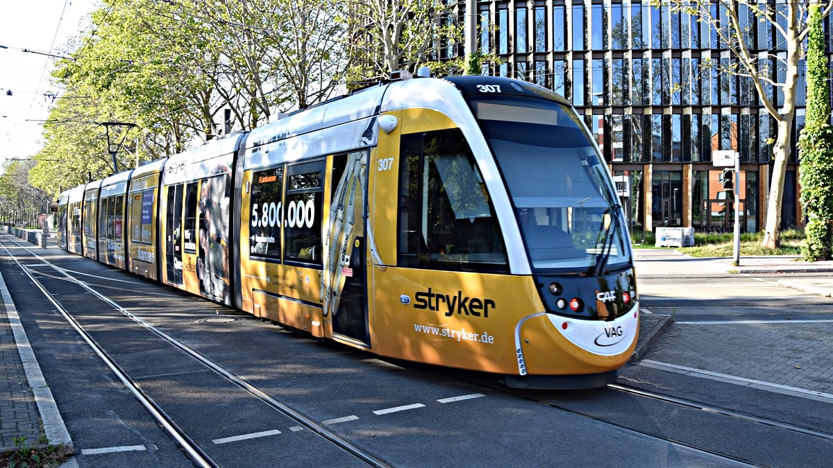 Freiburg im Breisgau - Straßenbahn CAF Urbos 307 - Aufgenommen am 15.09.2018