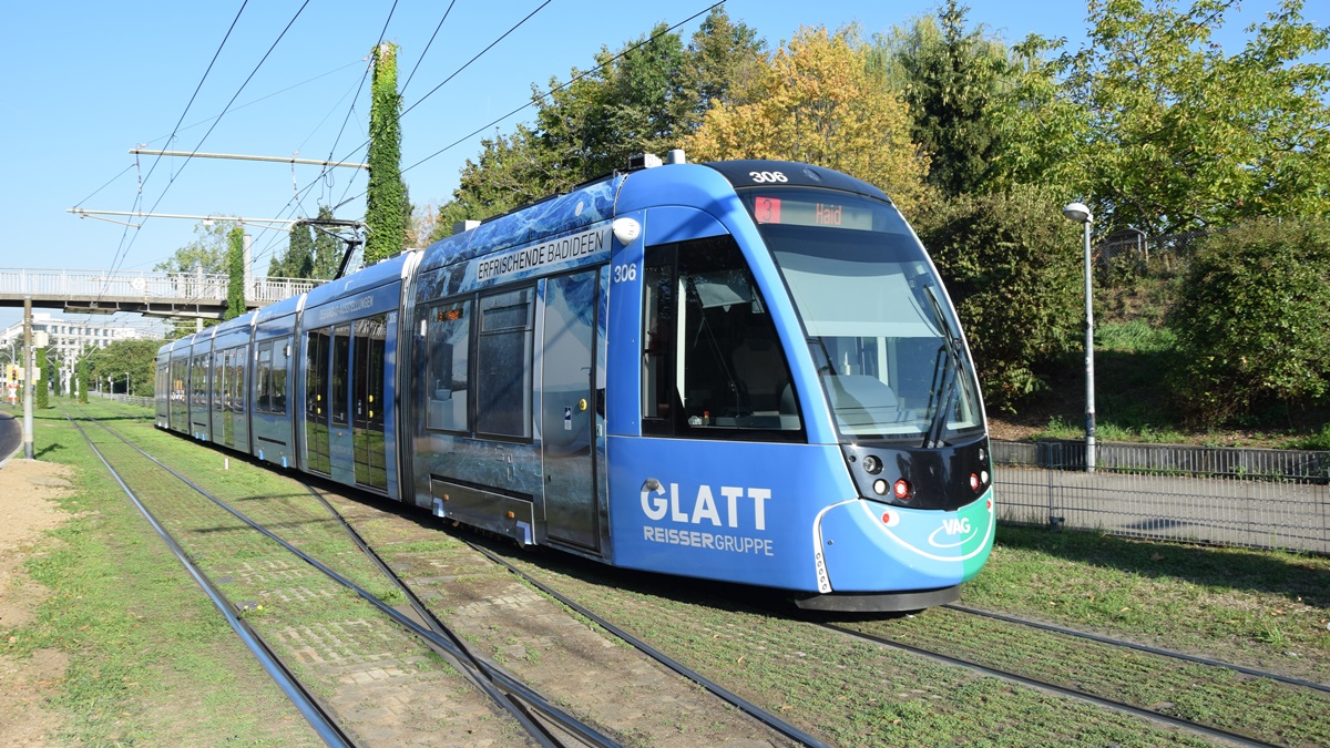 Freiburg im Breisgau - Straßenbahn CAF Urbos 306 - Aufgenommen am 16.09.2018