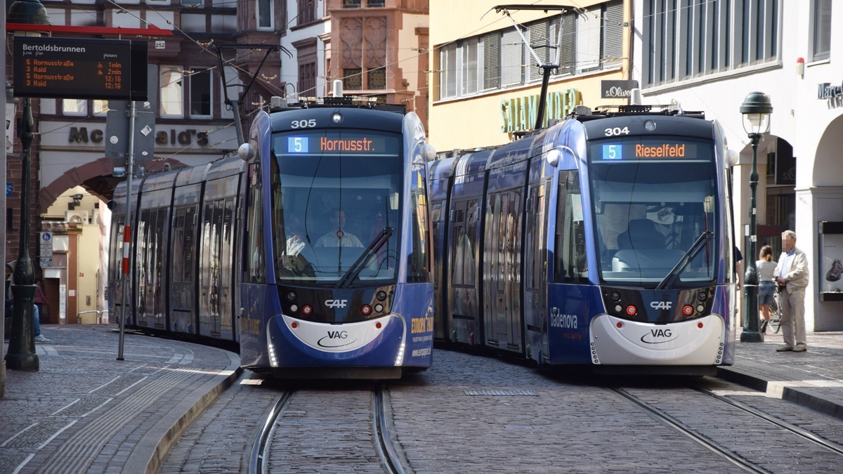 Freiburg im Breisgau - Straßenbahn CAF Urbos 305 und 304 - Aufgenommen am 16.09.2018