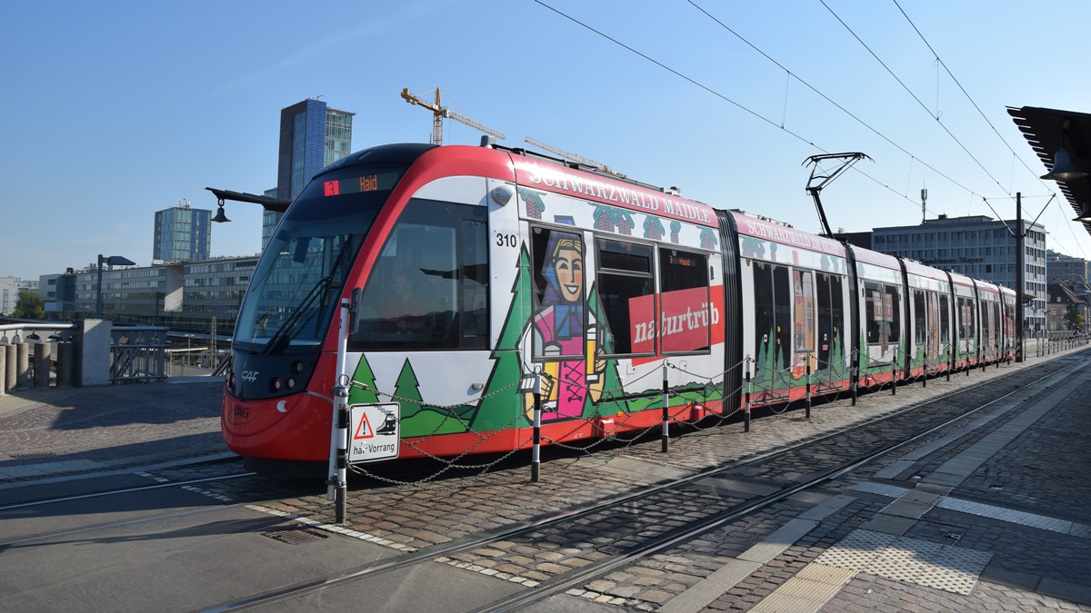 Freiburg im Breisgau - Straßenbahn CAF Urbos 310 - Aufgenommen am 20.09.2018