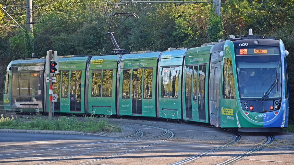 Freiburg im Breisgau - Straßenbahn CAF Urbos 306 - Aufgenommen am 27.09.2018