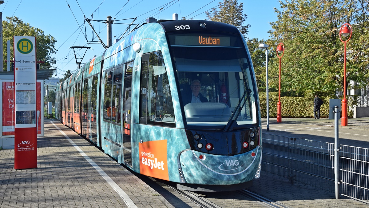 Freiburg im Breisgau - Straßenbahn CAF Urbos 303 - Aufgenommen am 27.09.2018