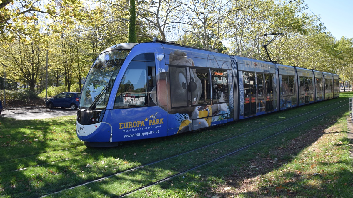 Freiburg im Breisgau - Straßenbahn CAF Urbos 305 - Aufgenommen am 27.09.2018 