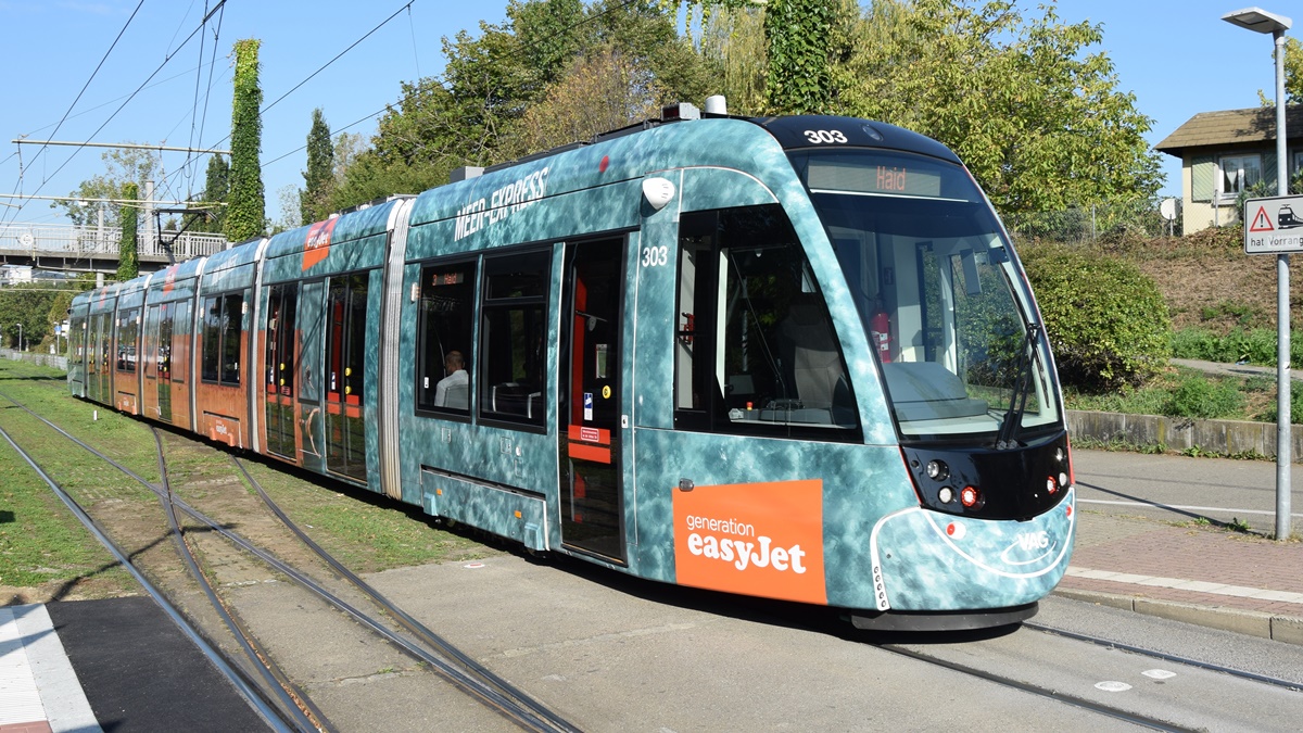 Freiburg im Breisgau - Straßenbahn CAF Urbos 303 - Aufgenommen am 28.09.2018 