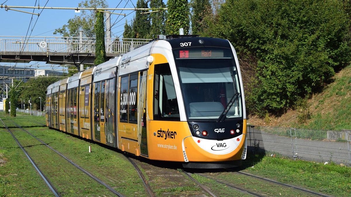 Freiburg im Breisgau - Straßenbahn CAF Urbos 307 - Aufgenommen am 28.09.2018 