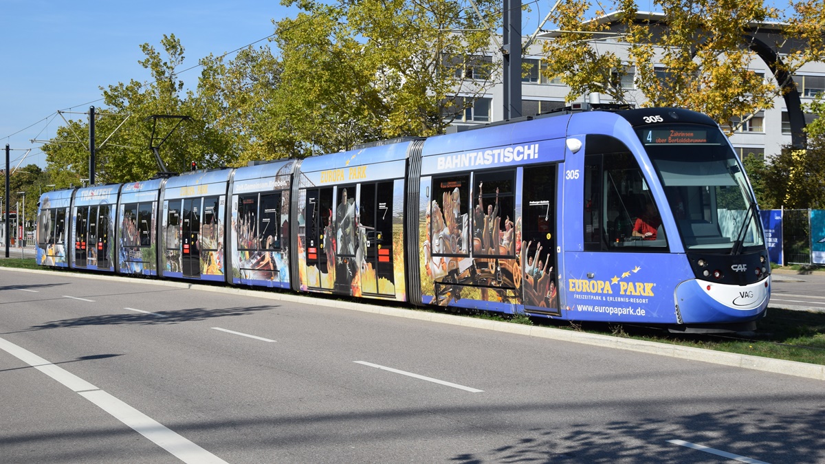 Freiburg im Breisgau - Straßenbahn CAF Urbos 305 - Aufgenommen am 28.09.2018 