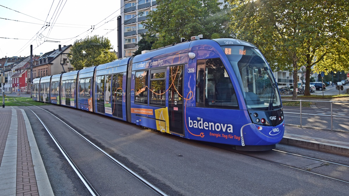 Freiburg im Breisgau - Straßenbahn CAF Urbos 309 - Aufgenommen am 30.09.2018 