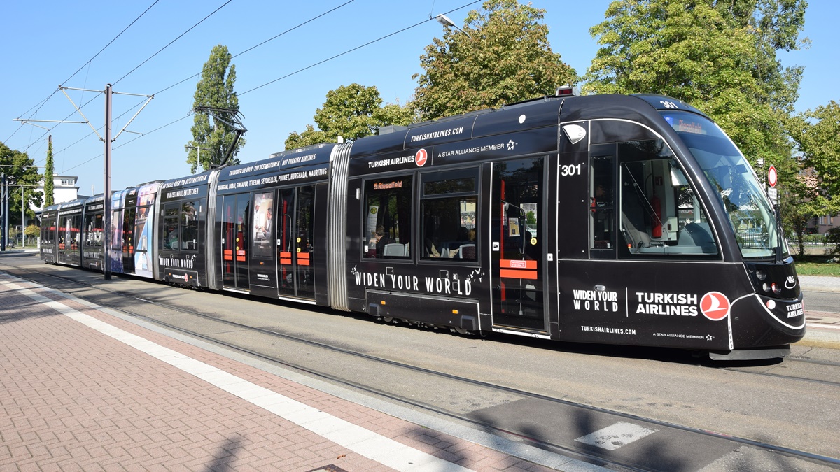 Freiburg im Breisgau - Straßenbahn CAF Urbos 301 - Aufgenommen am 30.09.2018 