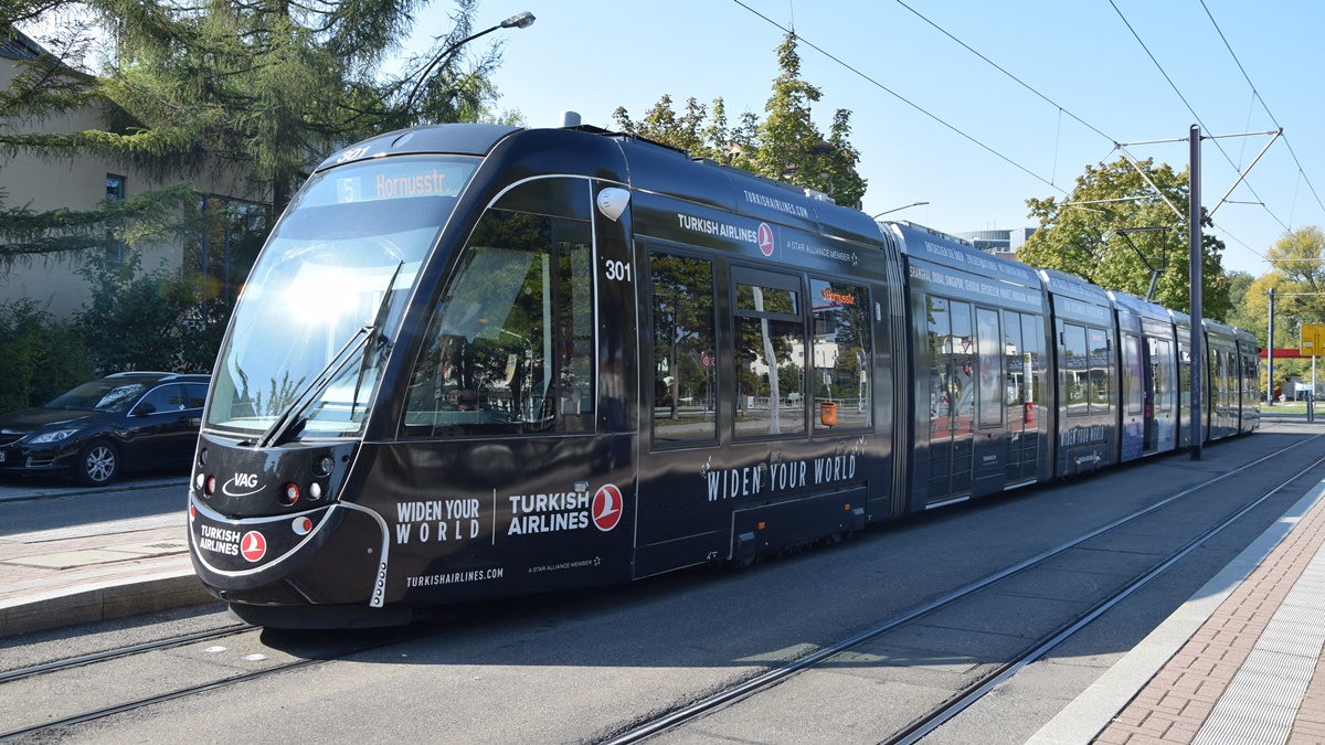 Freiburg im Breisgau - Straßenbahn CAF Urbos 301 - Aufgenommen am 30.09.2018 