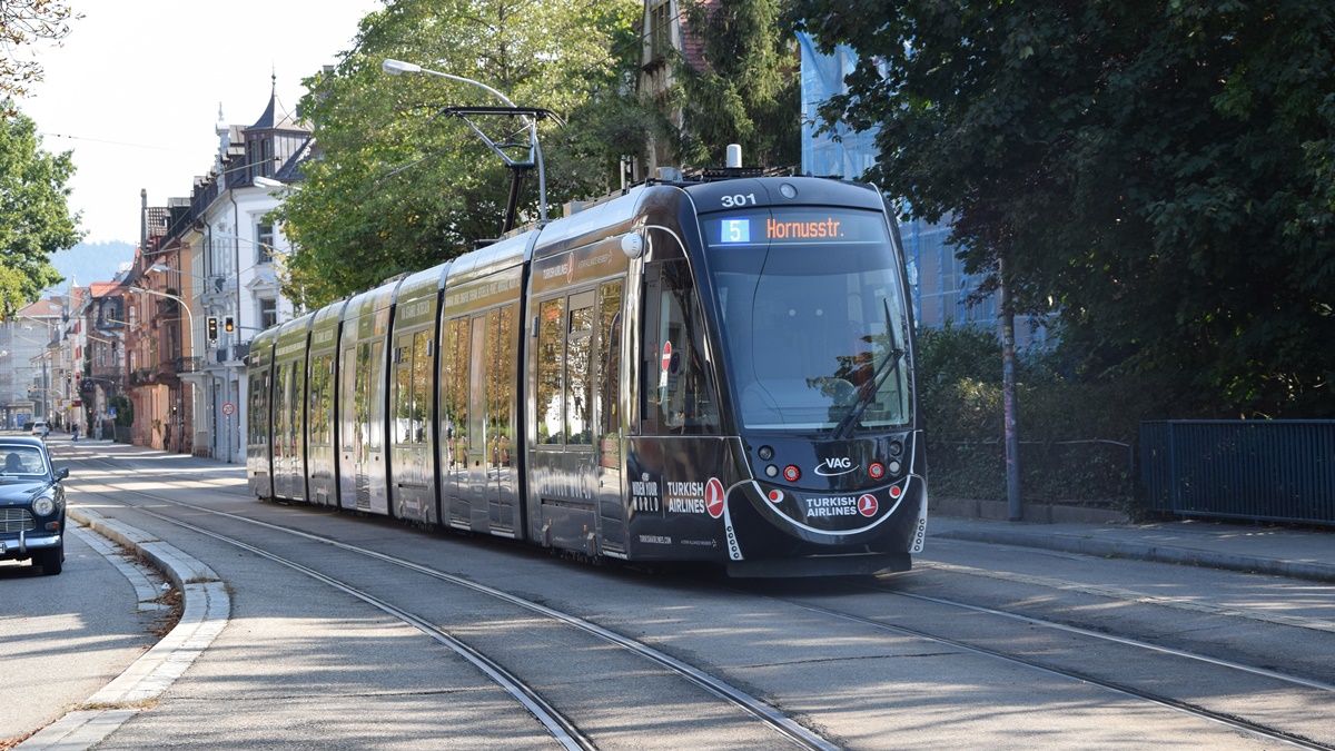 Freiburg im Breisgau - Straßenbahn CAF Urbos 301 - Aufgenommen am 30.09.2018 