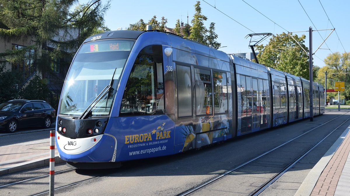 Freiburg im Breisgau - Straßenbahn CAF Urbos 305 - Aufgenommen am 30.09.2018 