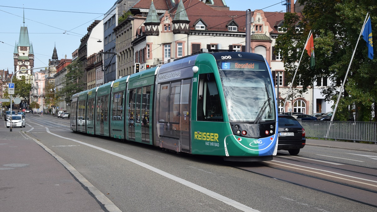 Freiburg im Breisgau - Straßenbahn CAF Urbos 306 - Aufgenommen am 30.09.2018 