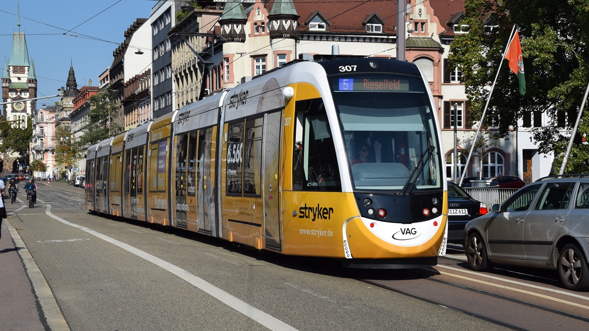 Freiburg im Breisgau - Straßenbahn CAF Urbos 307 - Aufgenommen am 30.09.2018 