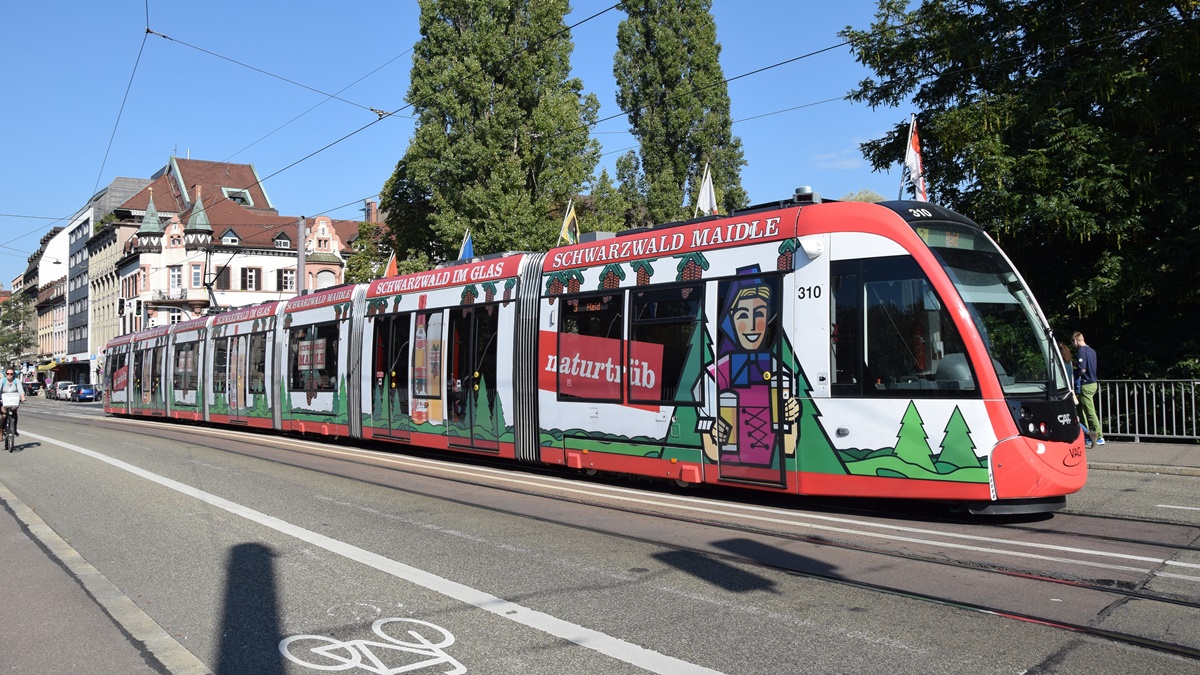 Freiburg im Breisgau - Straßenbahn CAF Urbos 310 - Aufgenommen am 30.09.2018 