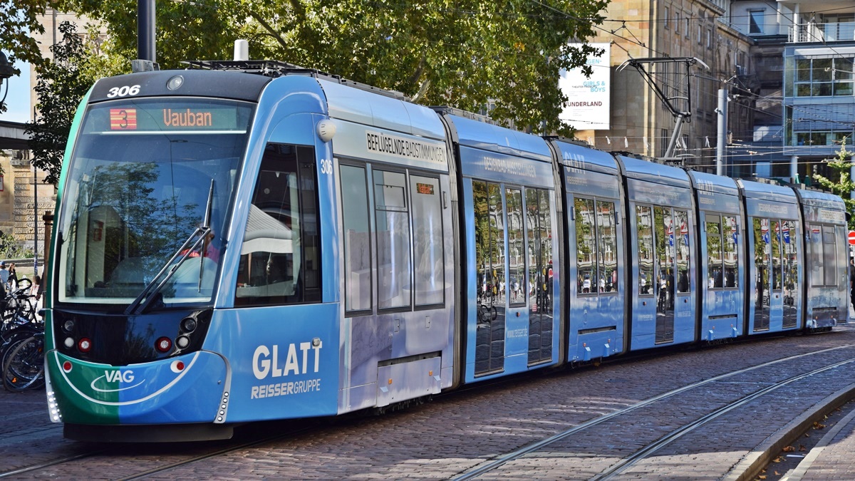 Freiburg im Breisgau - Straßenbahn CAF Urbos 306 - Aufgenommen am 12.10.2018 