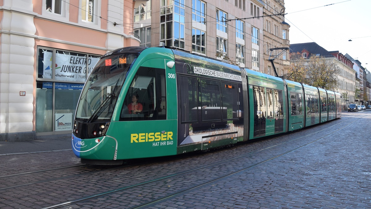 Freiburg im Breisgau - Straßenbahn CAF Urbos 306 - Aufgenommen am 13.10.2018 