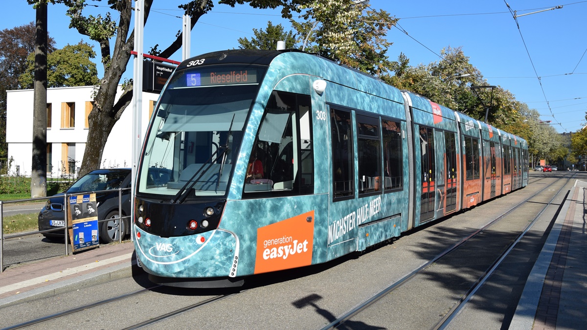 Freiburg im Breisgau - Straßenbahn CAF Urbos 303 - Aufgenommen am 14.10.2018 
