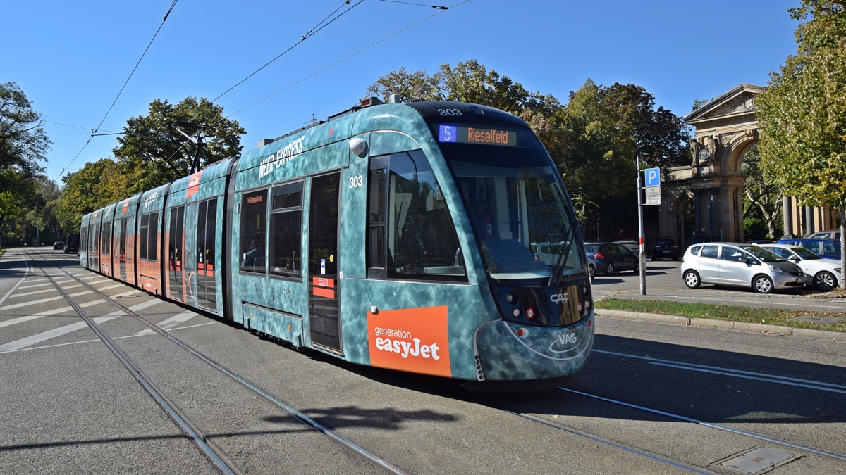 Freiburg im Breisgau - Straßenbahn CAF Urbos 303 - Aufgenommen am 14.10.2018 