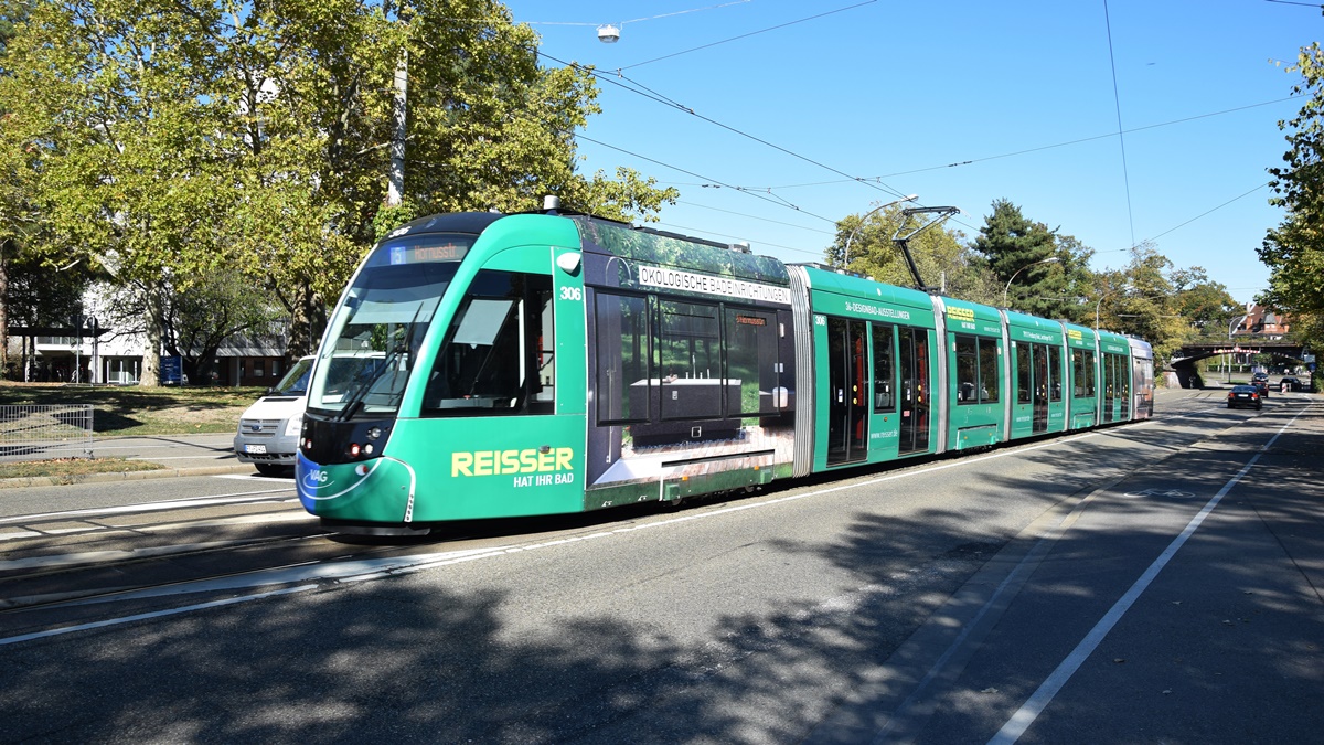 Freiburg im Breisgau - Straßenbahn CAF Urbos 306 - Aufgenommen am 14.10.2018 