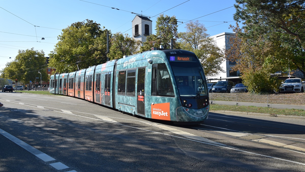 Freiburg im Breisgau - Straßenbahn CAF Urbos 303 - Aufgenommen am 14.10.2018 