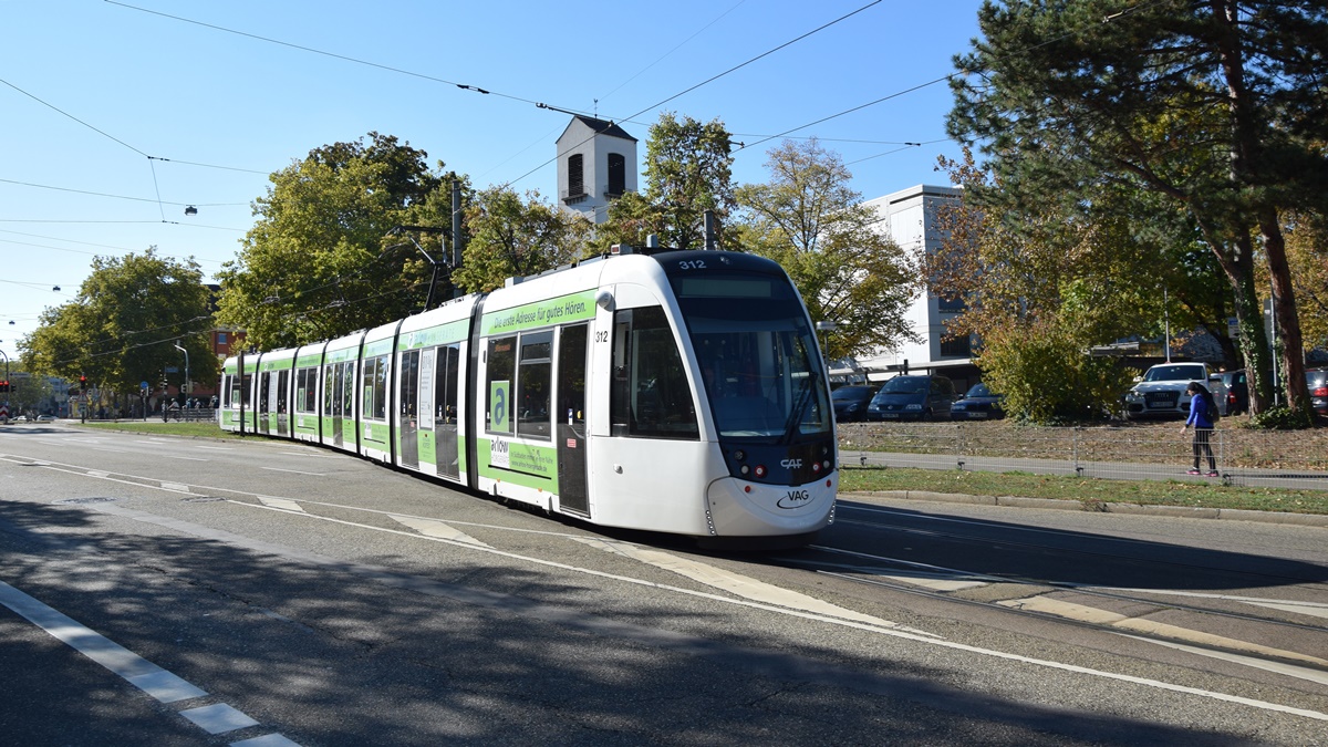 Freiburg im Breisgau - Straßenbahn CAF Urbos 312 - Aufgenommen am 14.10.2018 