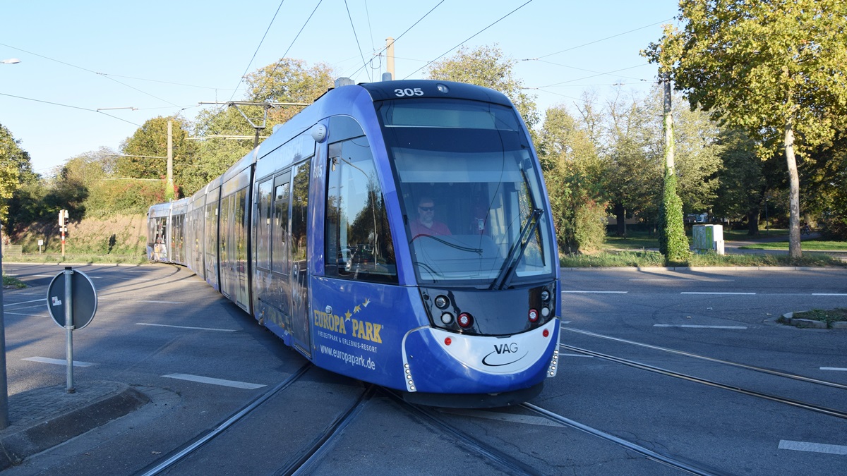 Freiburg im Breisgau - Straßenbahn CAF Urbos 305 - Aufgenommen am 14.10.2018 