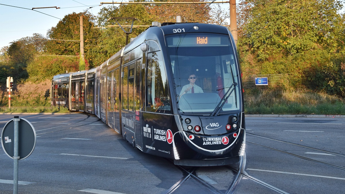Freiburg im Breisgau - Straßenbahn CAF Urbos 301 - Aufgenommen am 14.10.2018 