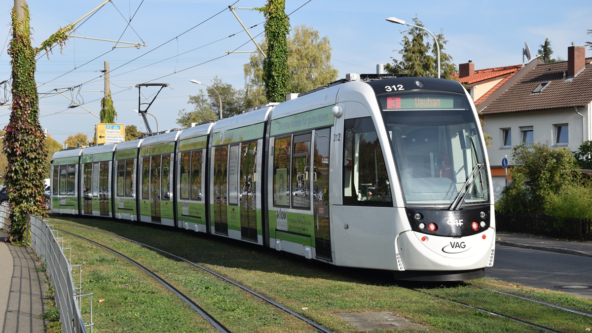 Freiburg im Breisgau - Straßenbahn CAF Urbos 312 - Aufgenommen am 17.10.2018