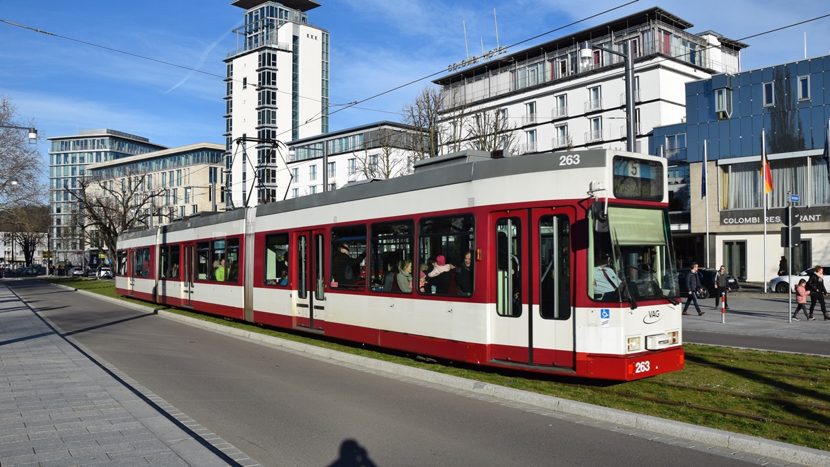 Freiburg im Breisgau - Straßenbahn Düwag 263 - Aufgenommen am 16.03.2019