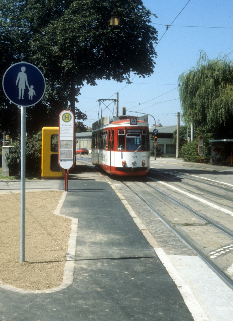 Freiburg im Breisgau VAG SL 4 (GT4 121) Komturplatz im Juli 1990.