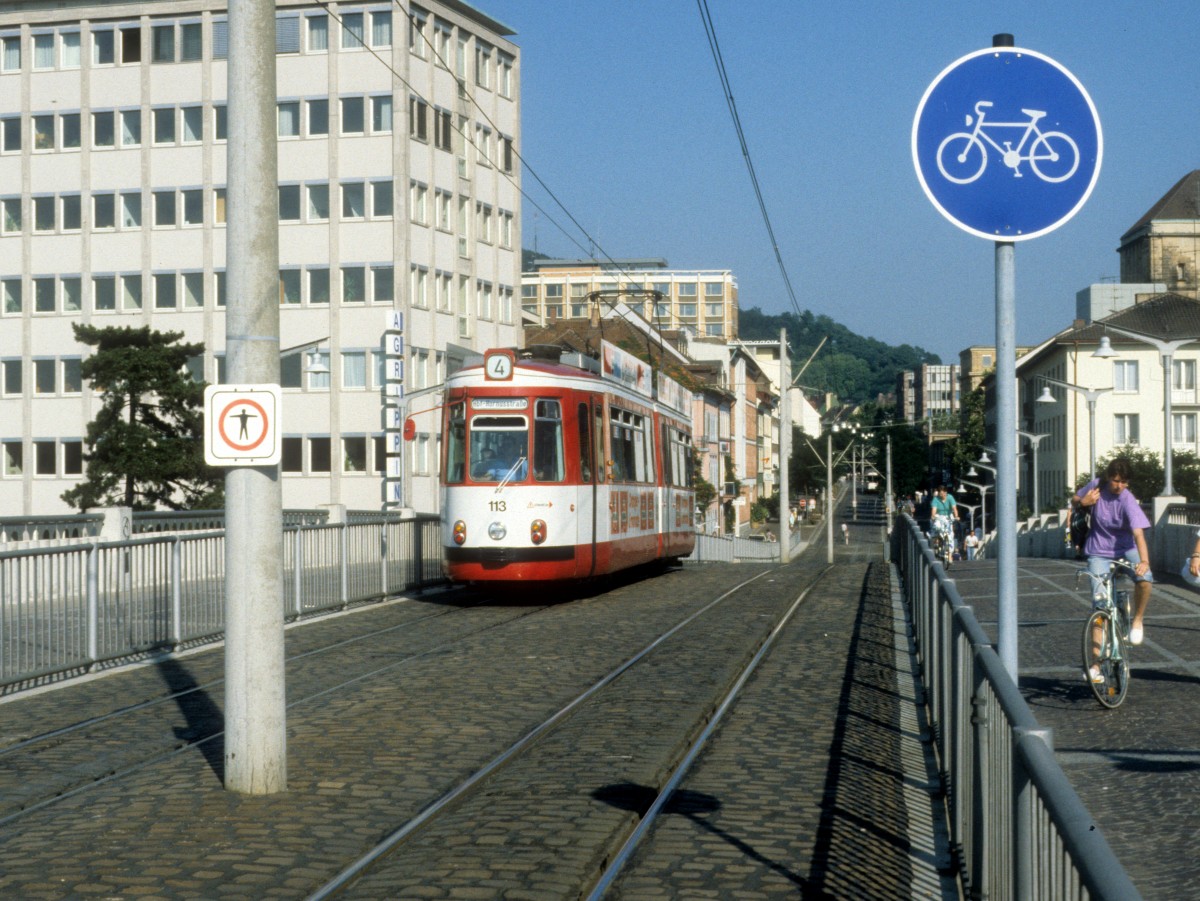 Freiburg im Breisgau VAG SL 4 (GT4 113) Hauptbahnhof im Juli 1990. 