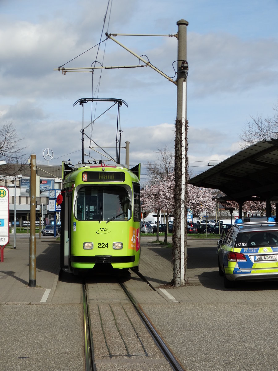 Freiburger VAG Düwag GT8N Wagen 224 am 20.03.17 in Haid