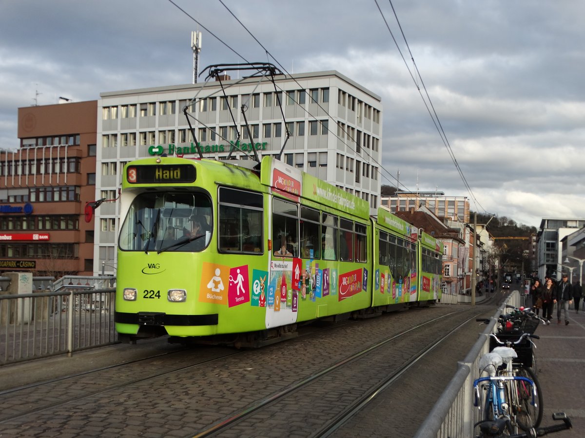 Freiburger VAG Düwag GT8N Wagen 224 am 20.03.17 am Hbf