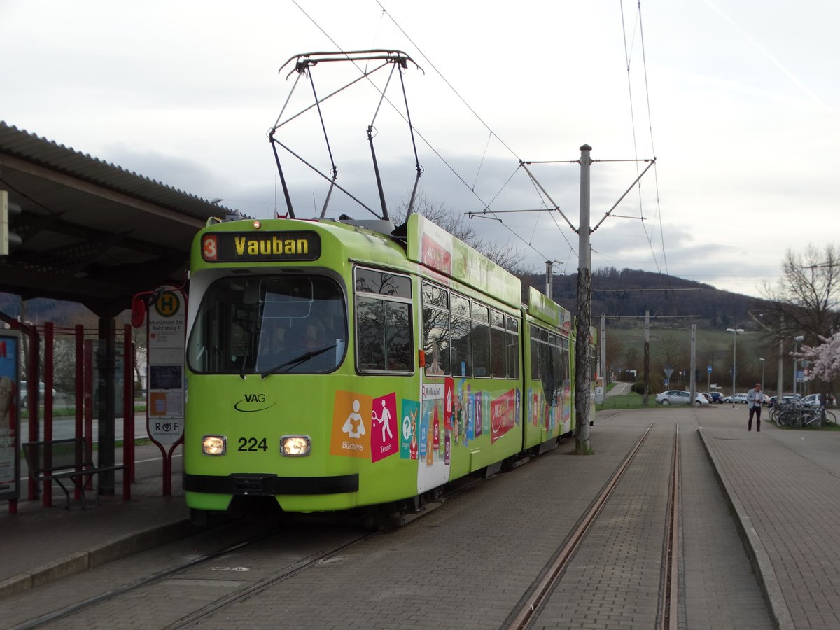 Freiburger VAG Düwag GT8N Wagen 224 am 20.03.17 in Haid