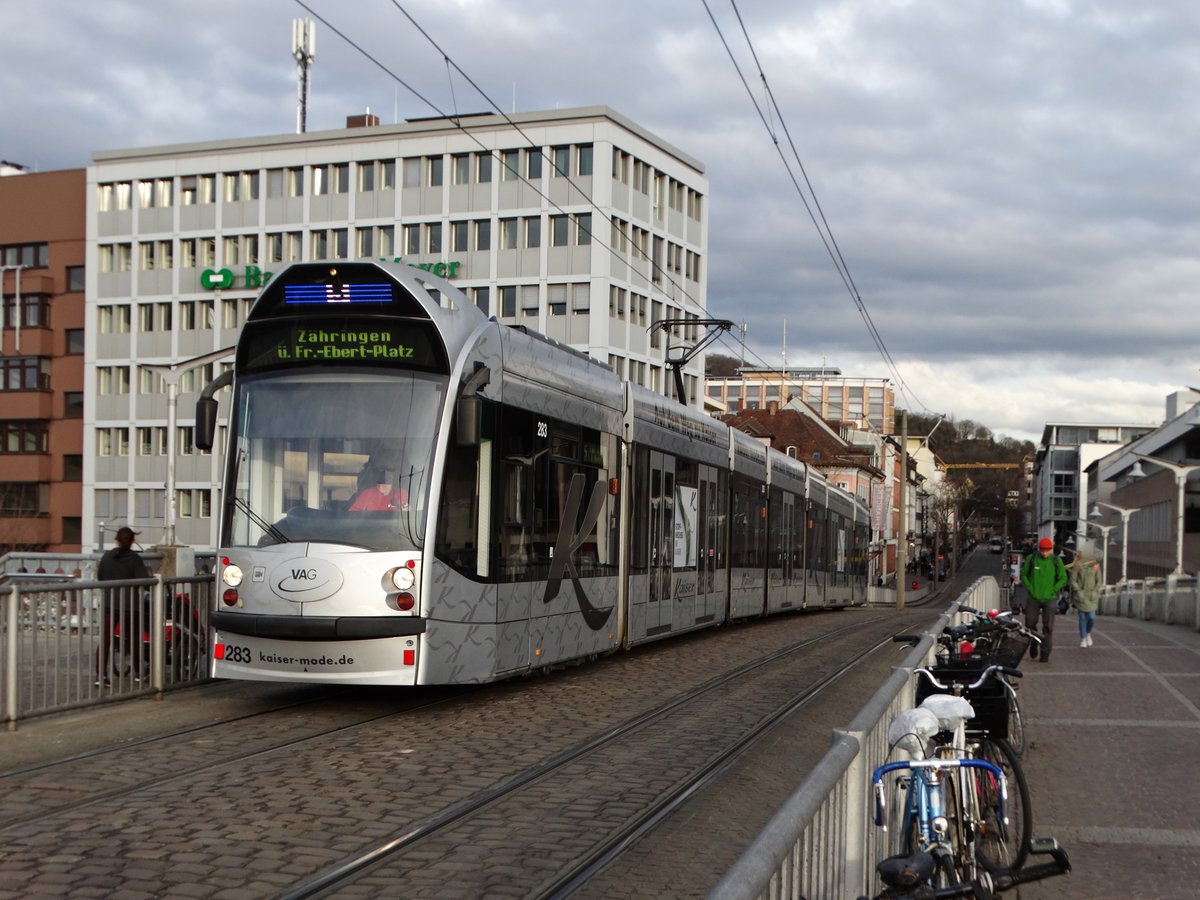 Freiburger VAG Siemens Combino Advanced 283 am 20.03.17 am Hbf