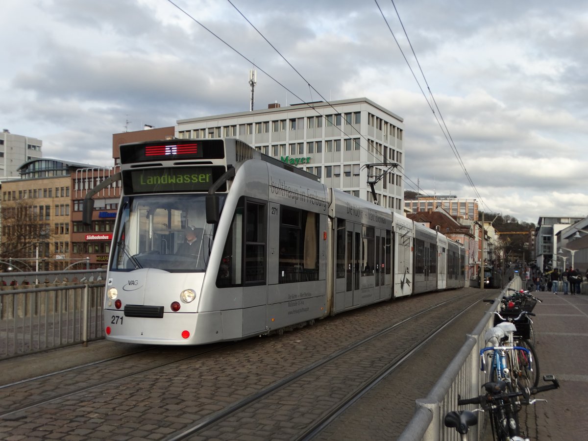 Freiburger VAG Siemens Combino Basic 271 am 20.03.17 am Hbf