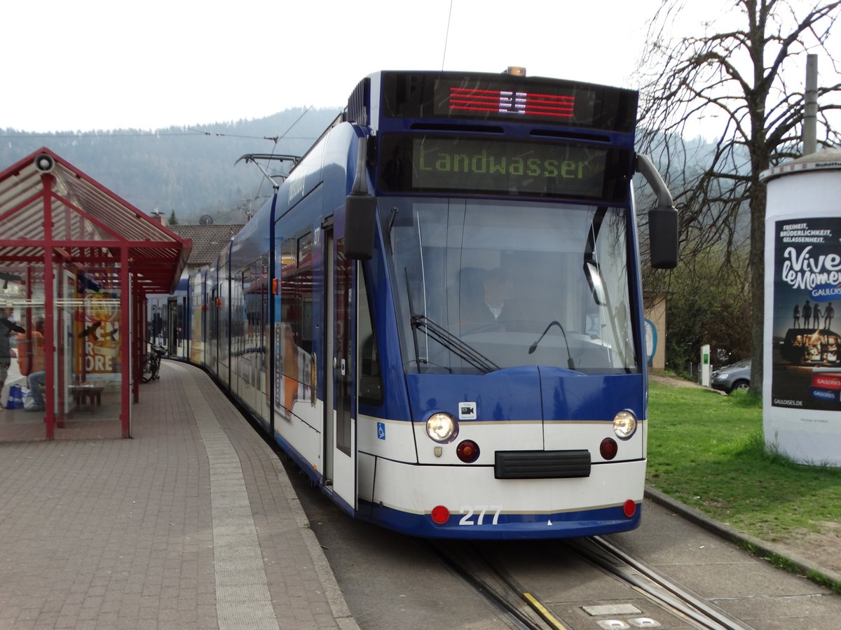 Freiburger VAG Siemens Combino Basic 277 (Fürstenberg Bier Vollwerbung) am 24.03.17 in Littenweiler