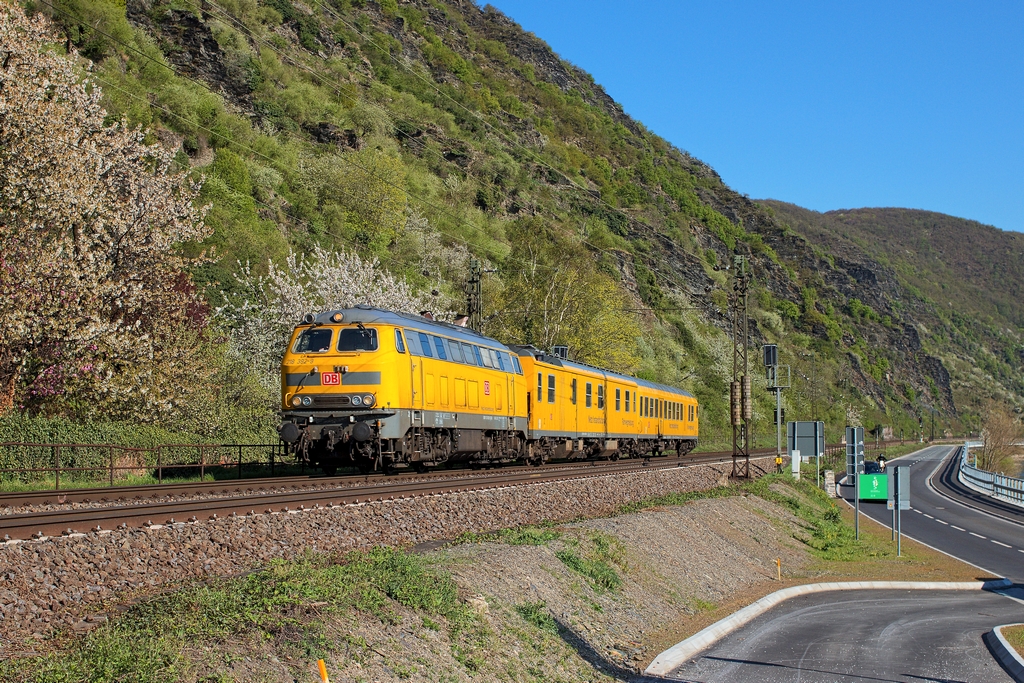 Freie Bahn hatte am 18.4.2015 die 218 392 in Kamp-Bornhofen. Der VIAS war bereits eine halbe Stunde weg